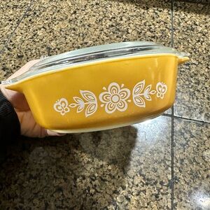 Vintage Butterfky original Pyrex Yellow and White Dish